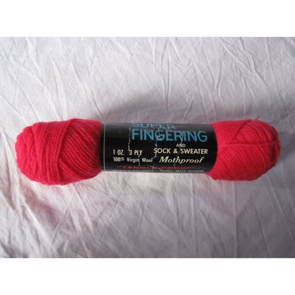 NEW Coats & Clarks Red Heart Super Fingering Sock & Sweater Red Yarn Skein 3 ply - Picture 2 of 4